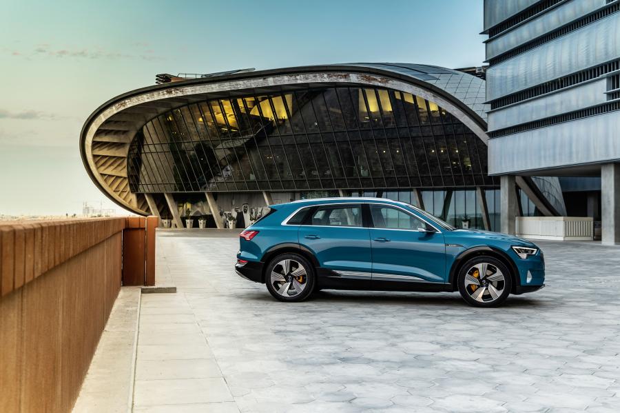  Audi e-tron 55 Quattro 2019 года  (WW) (фото 297 из 452)